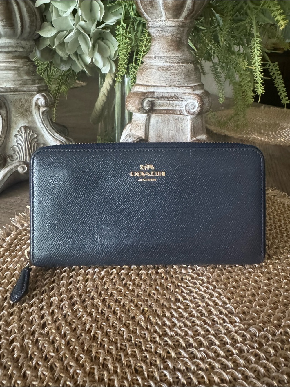 Coach Navy Blue Saffiano Zip Wallet Gold Logo in EXCELLENT Preloved Condition